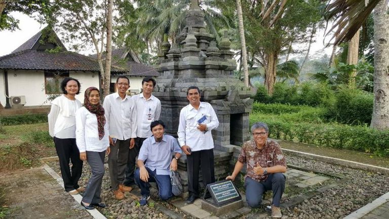 Merawat Benda Cagar Budaya dengan Minyak Atsiri