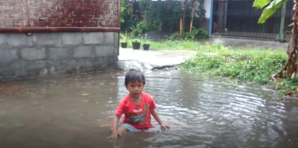 Tentang Biji dan Hujan