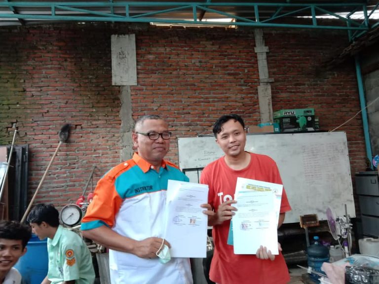 Penandatanganan MoU dengan SMK N 2 Bangkalan dan SMK Duta Karya Kudus